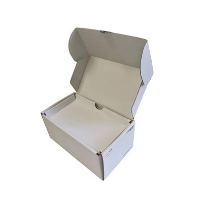 Bosca bróg cairtchláir bán le clúdach